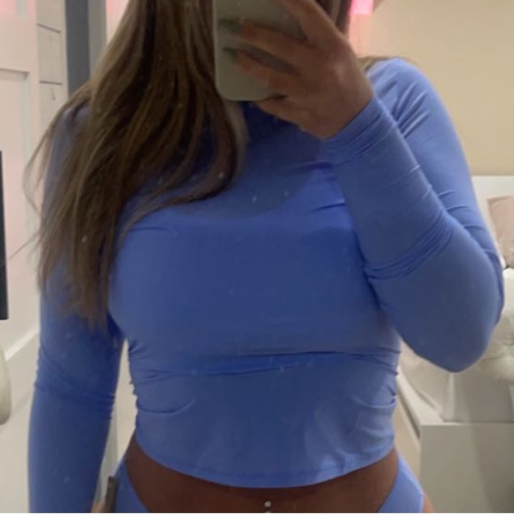 skims fits everybody long sleeve, in the color cielo